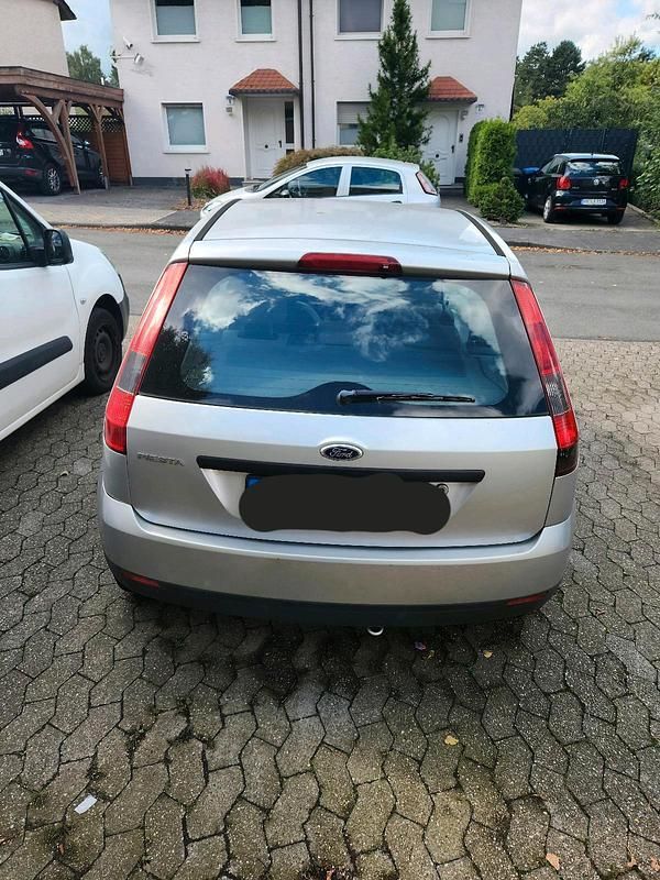 Grau Gebraucht 2003 Ford Fiesta Kleinwagen | 800 € (Superpreis) - Bild 1/4