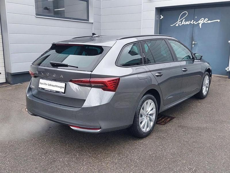 Neu Skoda Octavia Selection 150 PS (110 kW) 2025 Grau Kombi
