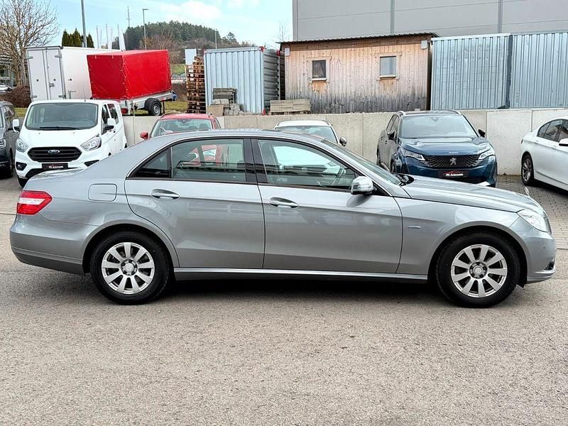 Gebraucht Mercedes E200 Elegance 136 PS (100 kW) 2010 Silber Limousine