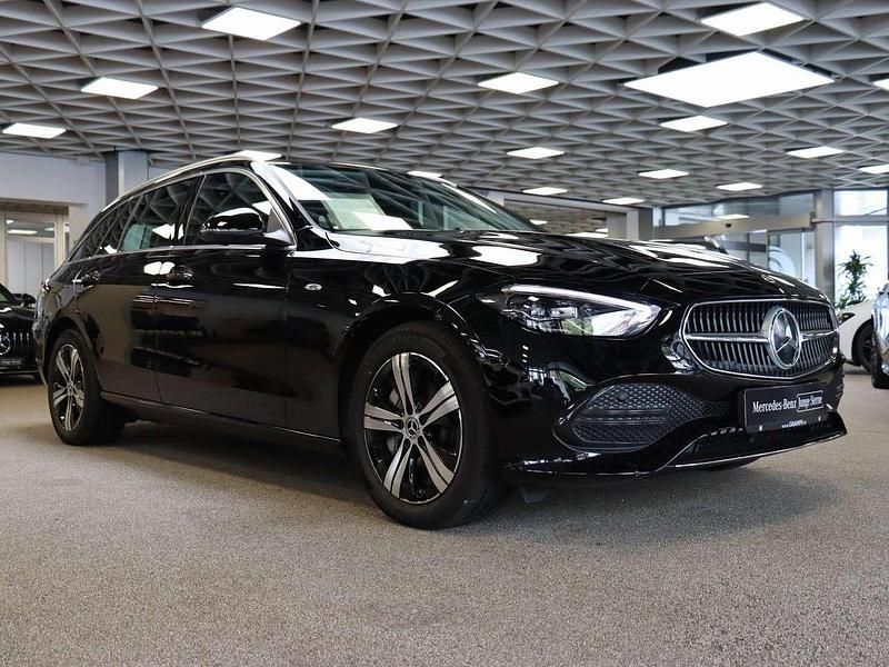 Gebraucht Mercedes C300e Avantgarde 313 PS (230 kW) 2025 Schwarz Limousine