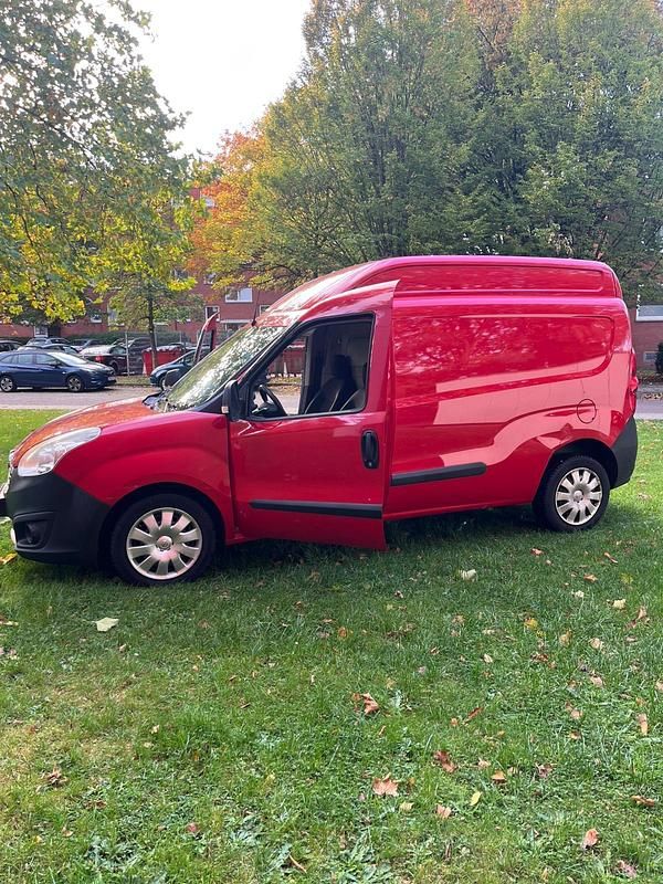 Rot Gebraucht 2015 Opel Combo Van / Kleinbus | 2.700 € (Superpreis) - Bild 1/4
