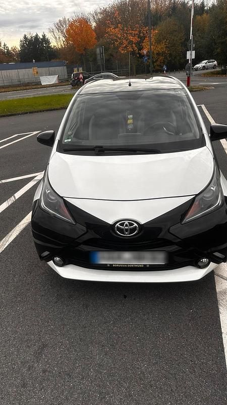 Weiß Gebraucht 2017 Toyota Aygo Kleinwagen | 6.600 € (Fairer Preis) - Bild 1/4