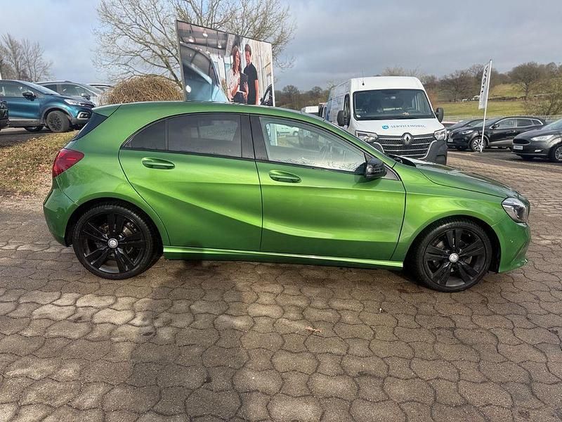 Gebraucht Mercedes A200 Night 156 PS (114 kW) 2016 Grün Limousine
