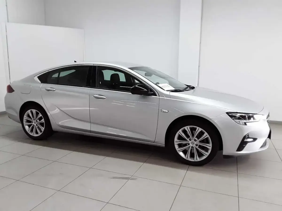 Gebraucht Opel Insignia Business 174 PS (127 kW) 2022 Argonsilber metallic Limousine