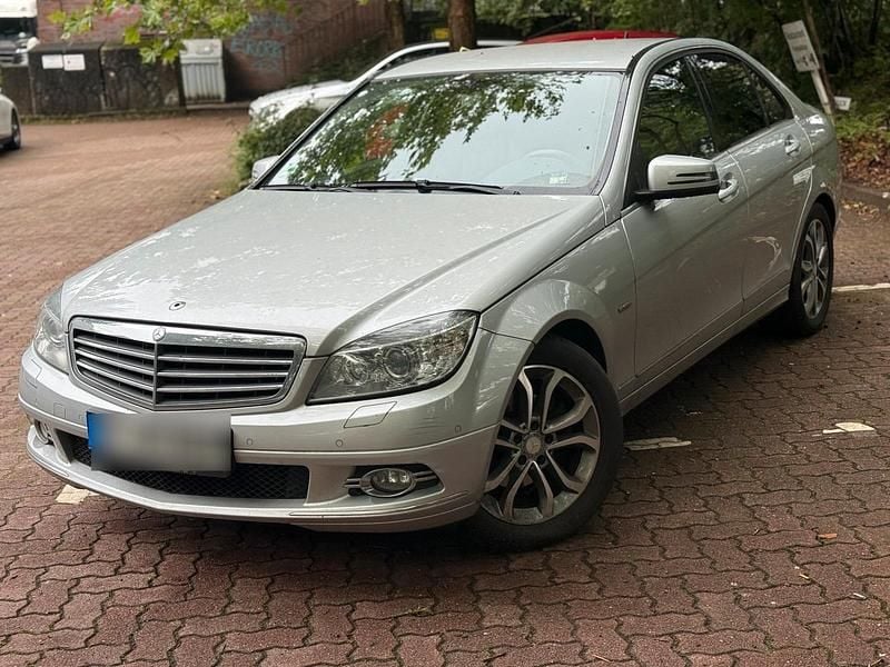 Silber Gebraucht 2009 Mercedes 220 Limousine | 9.900 € - Bild 1/4