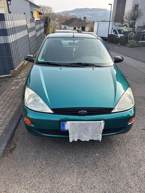 Używany Ford Focus Trend 101 KM (74 kW) 1998 Zielony Sedan/Limuzyna