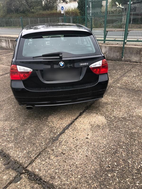 Gebraucht BMW 318 143 PS (105 kW) 2008 Schwarz Kombi