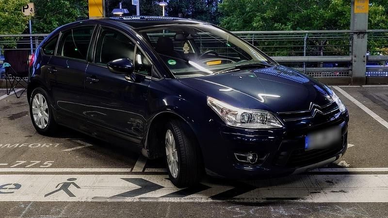 Blau Gebraucht 2010 Citroën C4 Limousine | 4.500 € - Bild 1/4