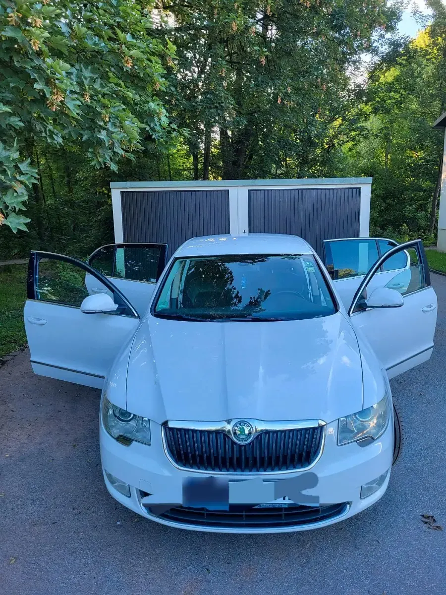 Gebraucht Skoda Superb 160 PS (117 kW) 2010 Weiß Limousine