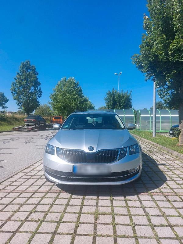 Silber Gebraucht 2017 Skoda Octavia Kombi | 10.850 € (Guter Preis) - Bild 1/4