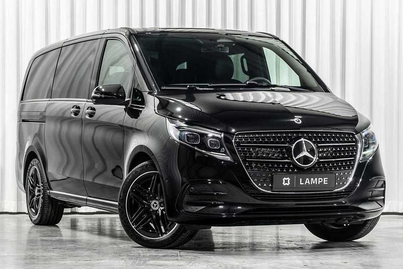 Schwarz Gebraucht 2025 Mercedes V300 AMG line Van / Kleinbus | 84.990 € (Guter Preis) - Bild 1/4