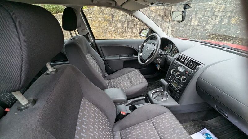 Gebraucht Ford Mondeo 145 PS (106 kW) 2001 Rot Kombi