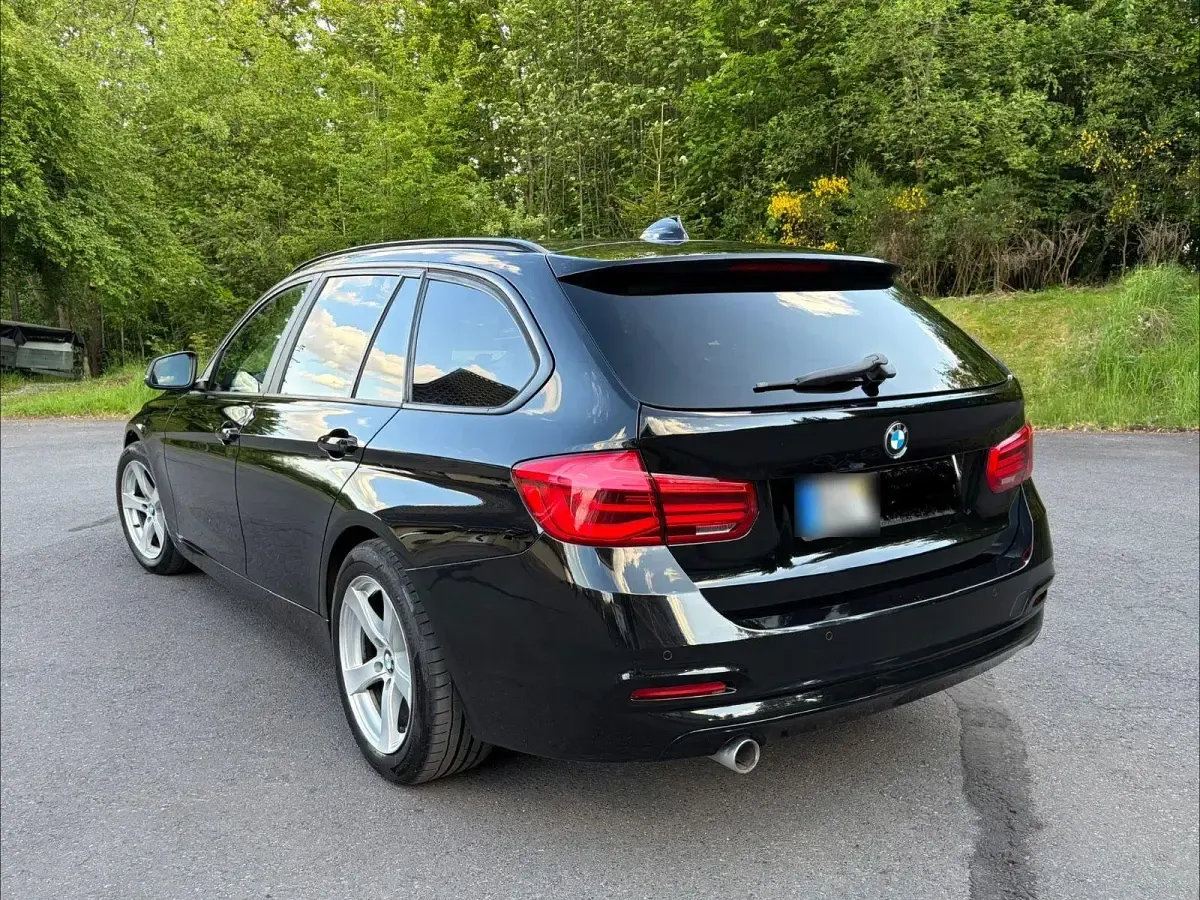 Gebraucht BMW 318 Sport Line 150 PS (110 kW) 2015 Schwarz Kombi