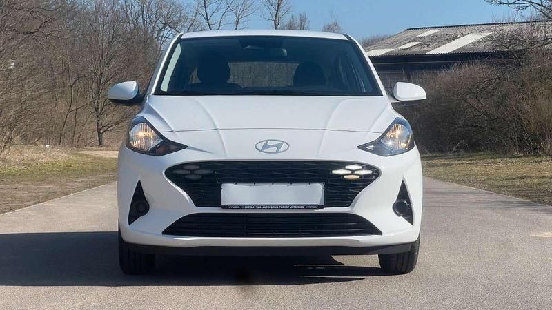 Gebraucht Hyundai i10 Select 63 PS (46 kW) 2024 Atlas white Kleinwagen