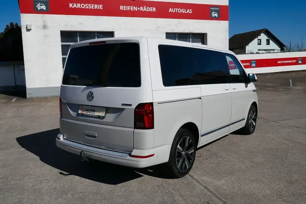 Gebraucht VW Multivan Exclusive 204 PS (150 kW) 2022 Candy weiß / ascotgrau Van / Kleinbus