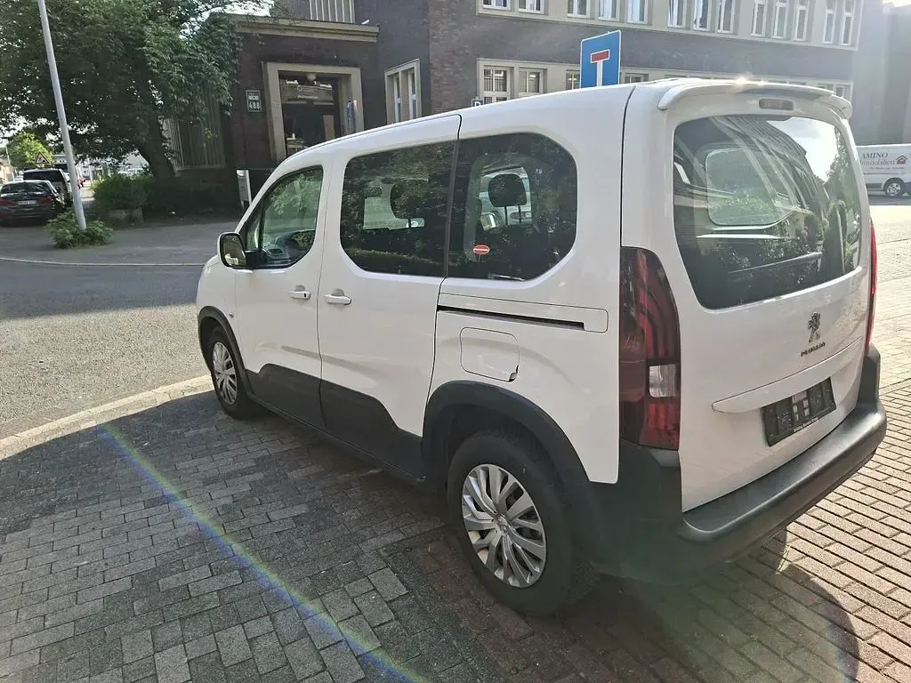 Gebraucht Peugeot Rifter Active 102 PS (75 kW) 2021 Weiß Van / Kleinbus