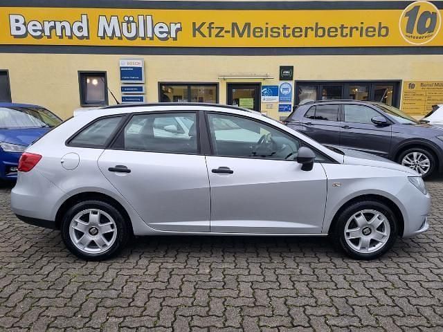 Eissilbermetallic (metallic) Gebraucht 2016 Seat Ibiza ST Reference Kombi | 7.295 € (Fairer Preis) - Bild 1/4