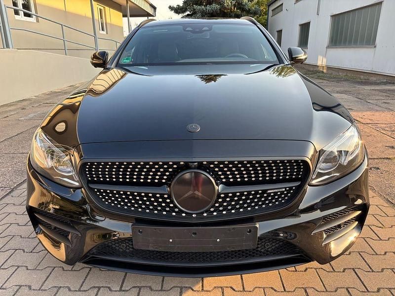 Schwarz Gebraucht 2019 Mercedes E400 AMG Limousine | 38.850 € (Fairer Preis) - Bild 1/4