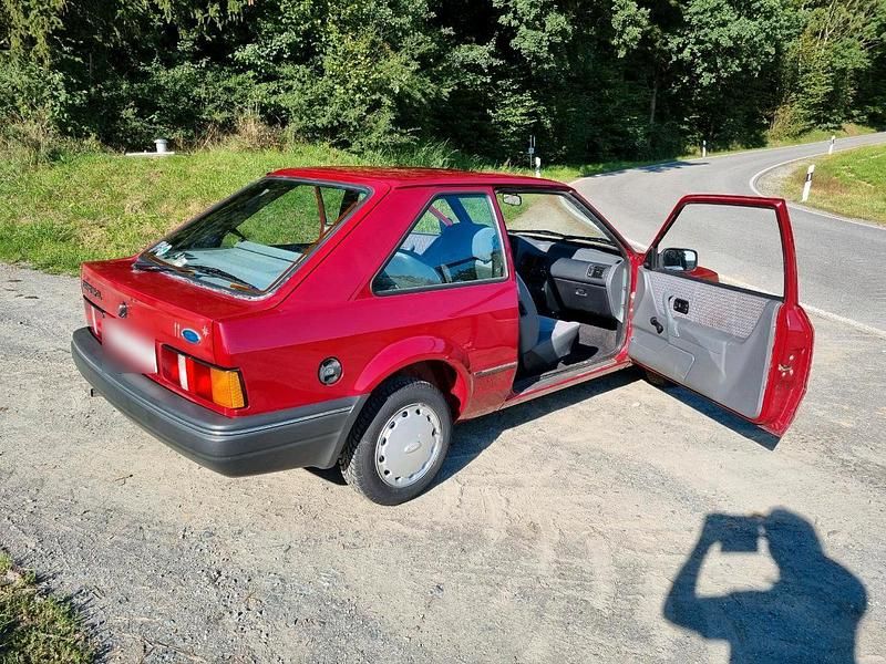 Gebraucht Ford Escort 90 PS (66 kW) 1989 Rot Limousine