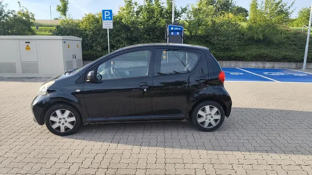 Brugt Toyota Aygo 68 HK (50 kW) 2007 Sort Hatchback