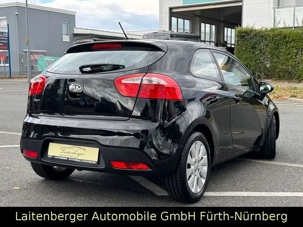 Gebraucht Kia Rio Edition 7 86 PS (63 kW) 2013 Schwarz Limousine