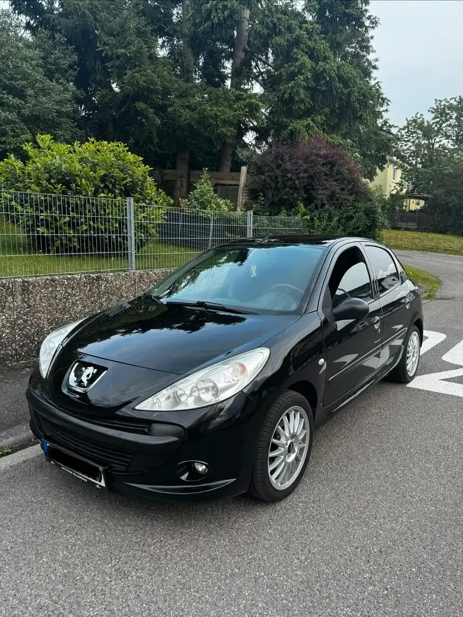 Gebraucht Peugeot 206 75 PS (55 kW) 2009 Schwarz Limousine