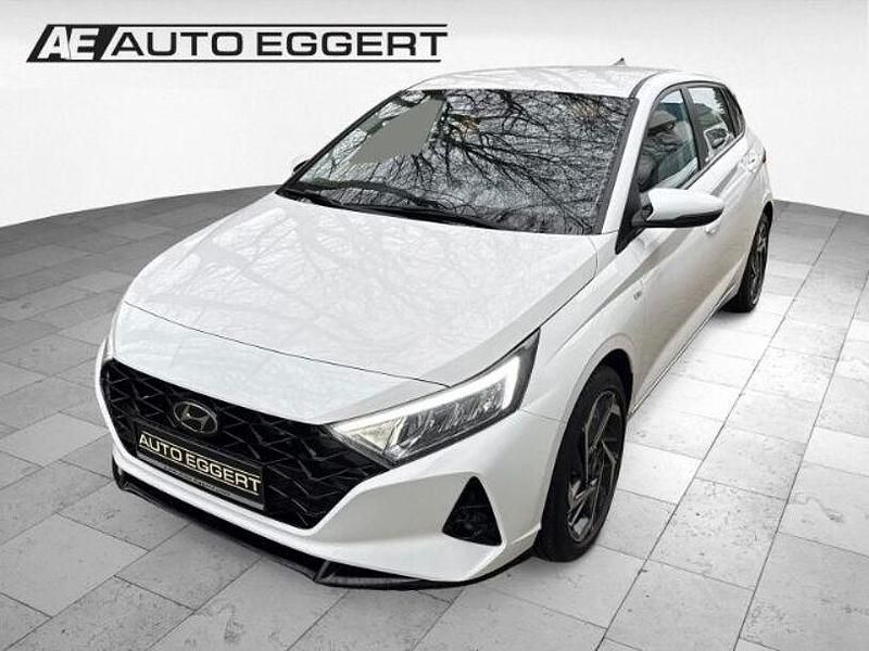 Weiß Gebraucht 2021 Hyundai i20 Intro Edition Limousine | 16.490 € (Guter Preis) - Bild 1/3