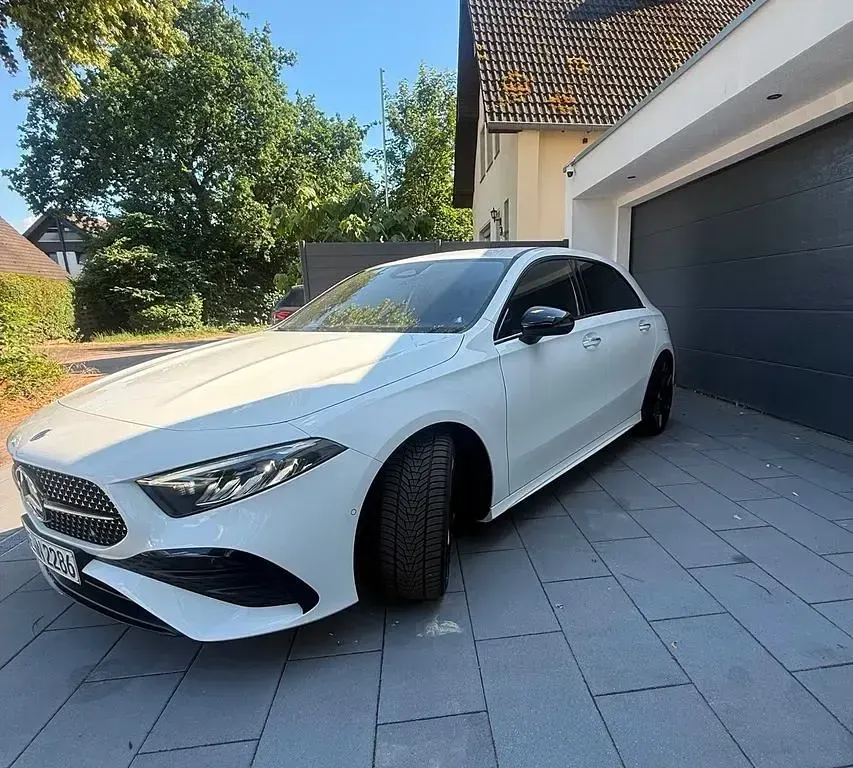Gebraucht Mercedes A250 Advanced Plus 224 PS (164 kW) 2024 Weiß Limousine
