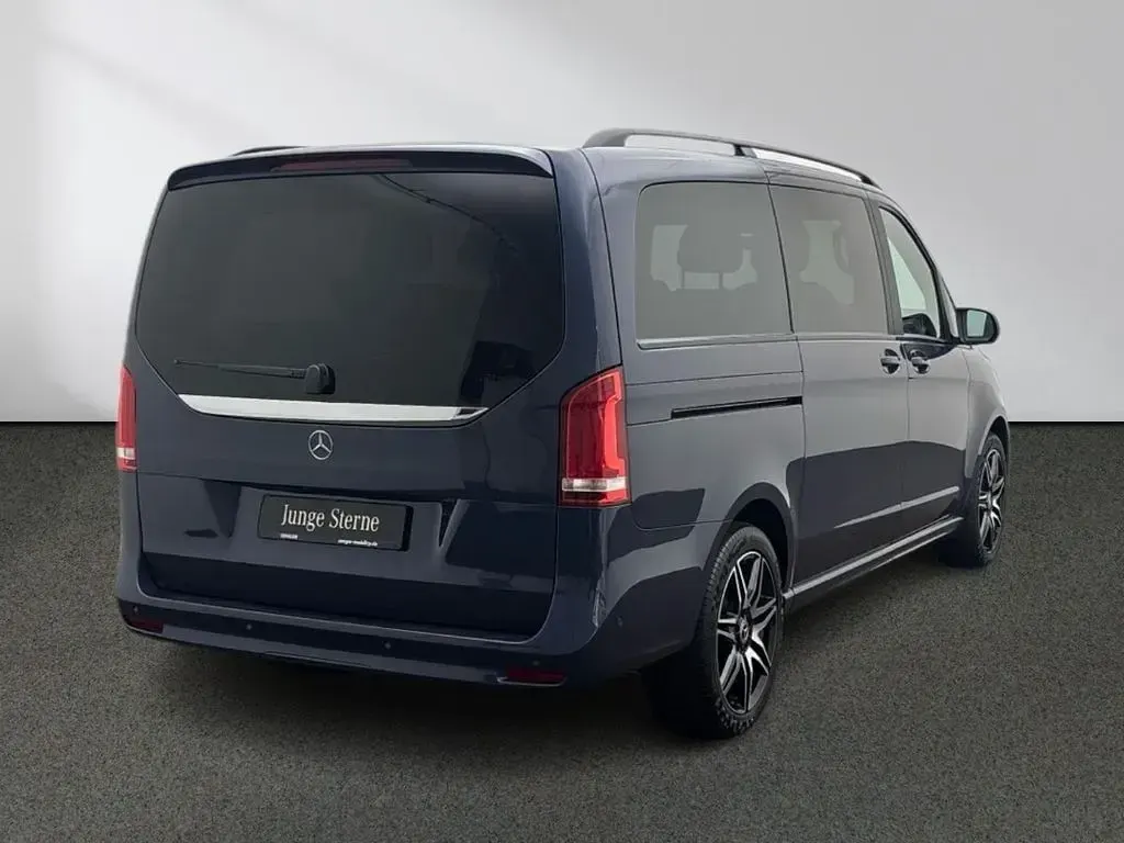 Gebraucht Mercedes V300 Avantgarde 237 PS (174 kW) 2024 Blau Van / Kleinbus