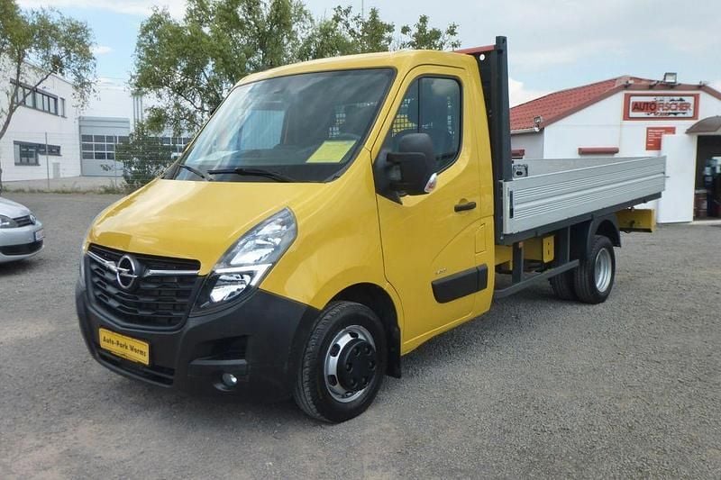 Gebraucht Opel Movano 131 PS (96 kW) 2021 Safrangelb/saffron yellow Van