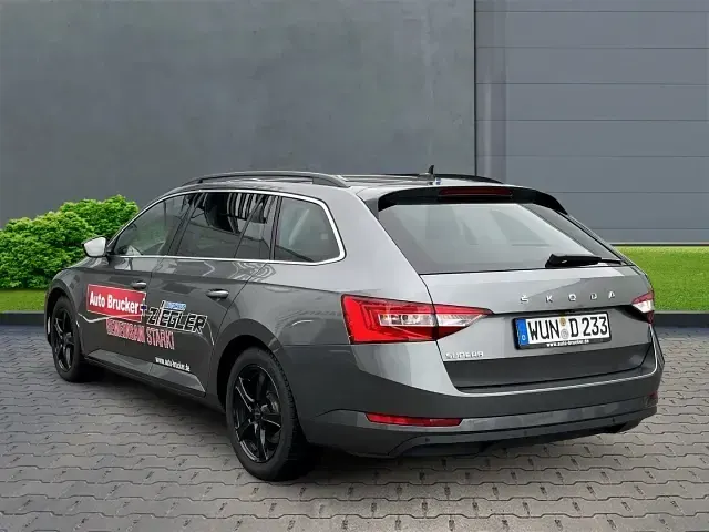 Gebraucht Skoda Superb Ambition 200 PS (147 kW) 2024 Graphitegrau metallic Kombi