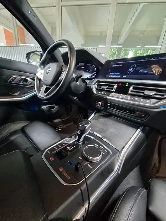 Gebraucht BMW 330e Luxury Line 292 PS (214 kW) 2020 Blau Limousine