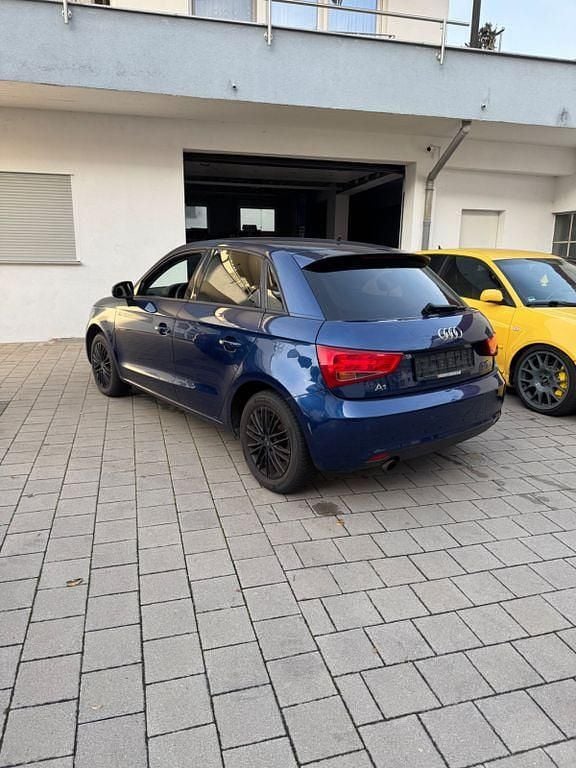 Gebraucht Audi A1 Sportback Attraction 86 PS (63 kW) 2013 Blau Kleinwagen