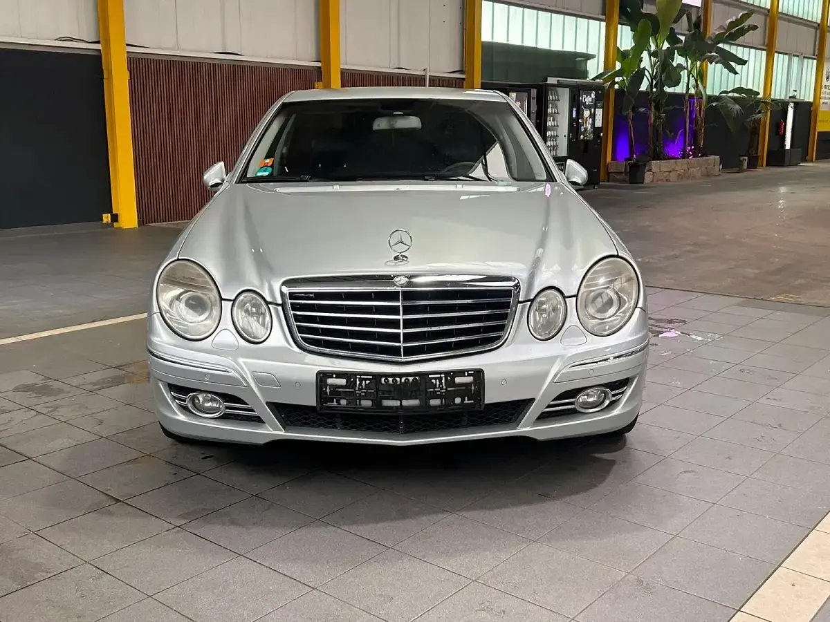 Gebraucht Mercedes E320 224 PS (164 kW) 2006 Silber Limousine