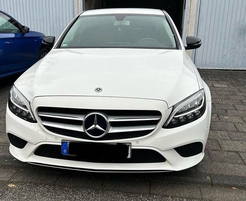 Weiß Gebraucht 2019 Mercedes C180 Avantgarde Limousine | 19.900 € (Guter Preis) - Bild 1/4