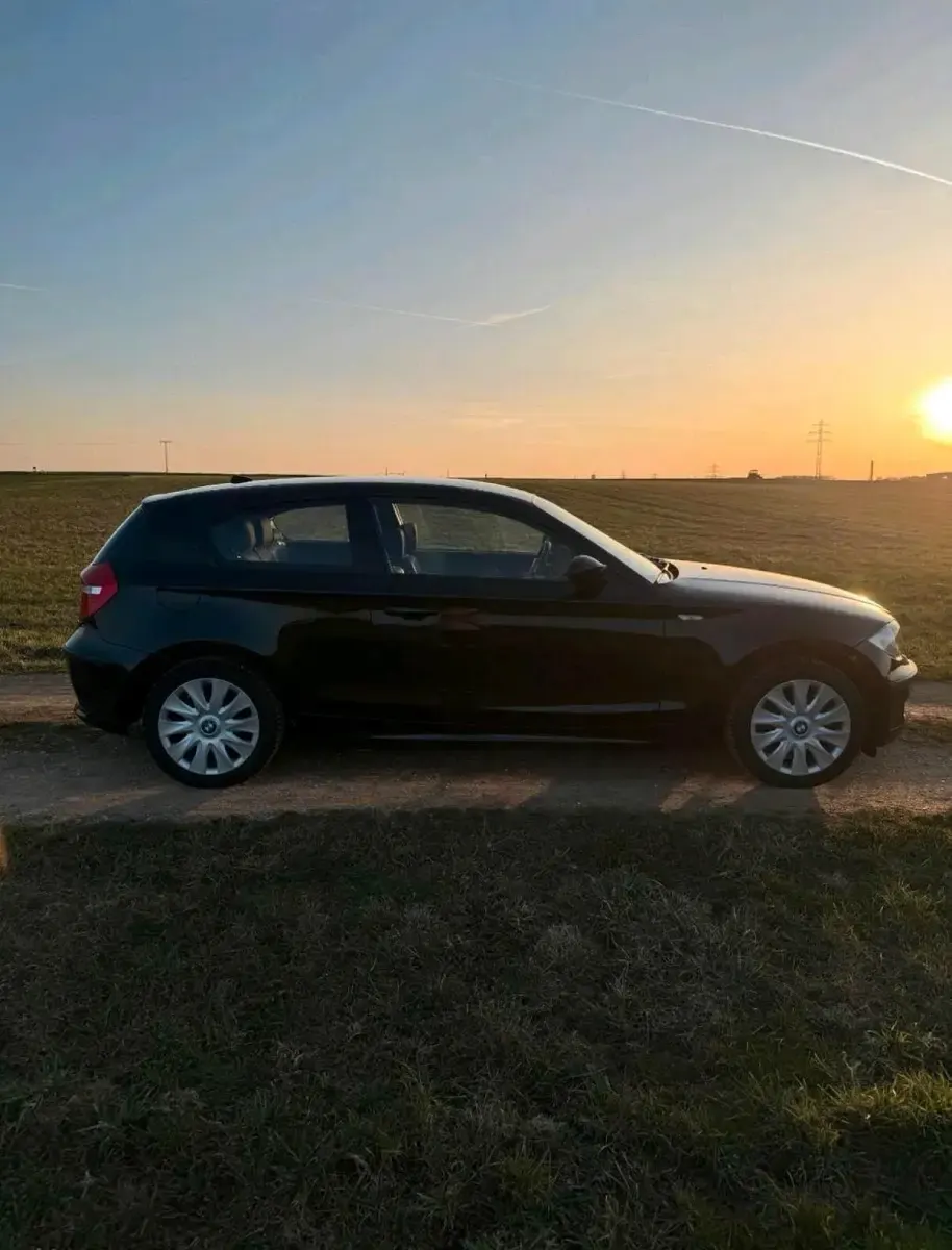 Gebraucht BMW 116 122 PS (89 kW) 2009 Schwarz Kleinwagen