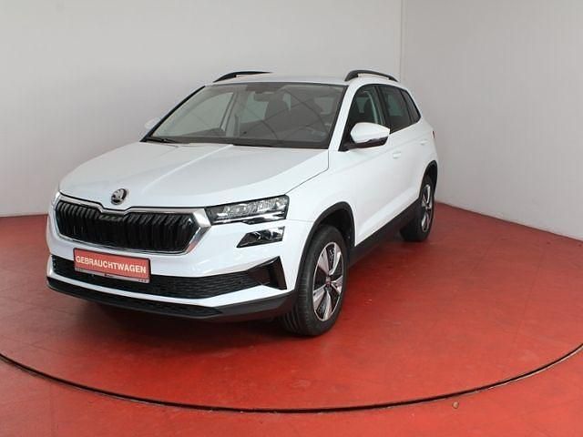 Moonweiss metallic Gebraucht 2022 Skoda Karoq Ambition SUV | 26.949 € (Fairer Preis) - Bild 1/4