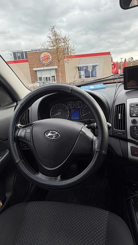 Gebraucht Hyundai i30 129 PS (94 kW) 2010 Schwarz Kombi