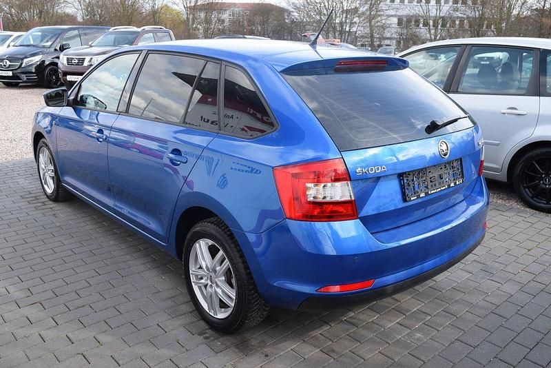 Gebraucht Skoda Rapid Ambition 90 PS (66 kW) 2015 Blau Kleinwagen