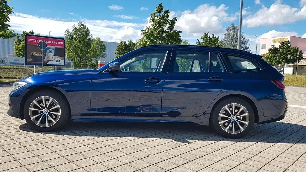 Gebraucht BMW 320 Sport Line 190 PS (139 kW) 2022 Blau Kombi