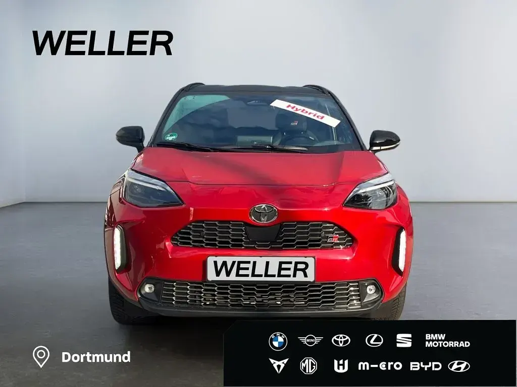 Neu Toyota Yaris Premium 131 PS (96 kW) 2026 3u5)/ black mica (209) (rot Kleinwagen