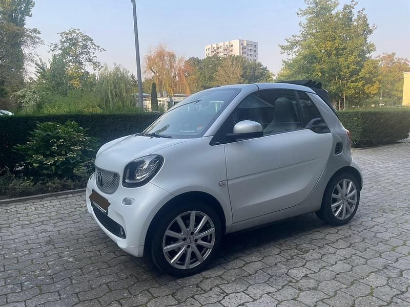 Weiß Gebraucht 2016 Smart ForTwo Cabrio Prime Cabrio | 14.800 € (Fairer Preis) - Bild 1/4