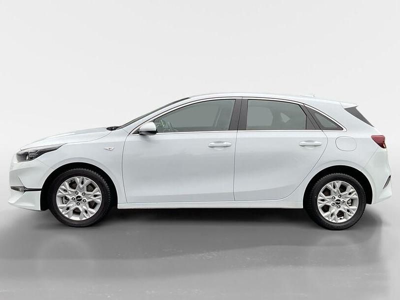 Gebraucht Kia Ceed Vision 140 PS (102 kW) 2025 Wd cararraweiss Kleinwagen