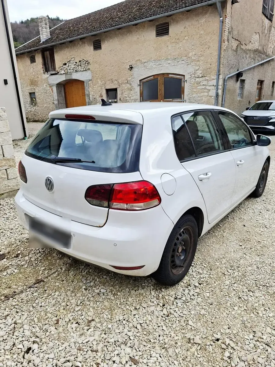 Gebraucht VW Golf VI 122 PS (89 kW) 2011 Weiß Kleinwagen
