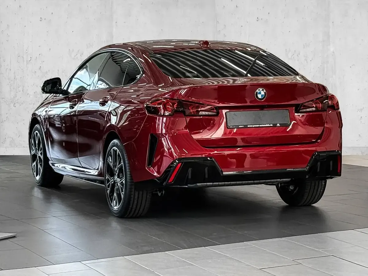 Neu BMW 216 M Sport 122 PS (89 kW) 2026 Rot Coupé