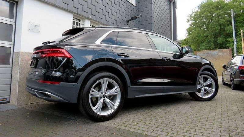 Gebraucht Audi Q8 231 PS (169 kW) 2023 Schwarz SUV