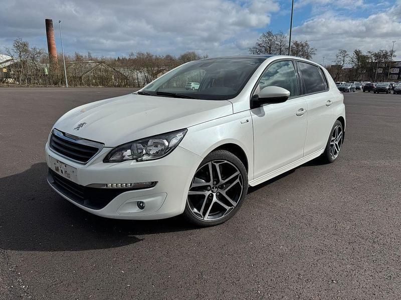 Gebraucht Peugeot 308 Active 120 PS (88 kW) 2017 Weiß Limousine
