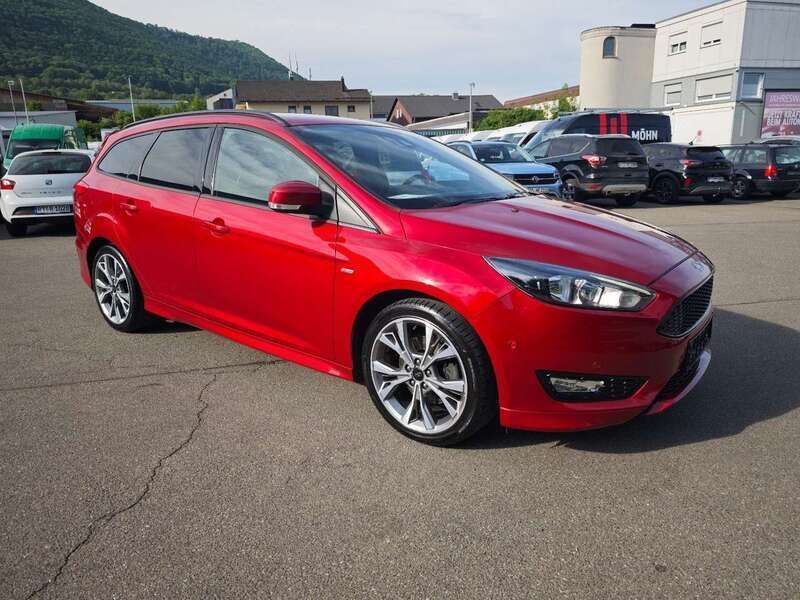 Rot Gebraucht 2018 Ford Focus ST-Line Kombi | 13.370 € (Fairer Preis) - Bild 1/4