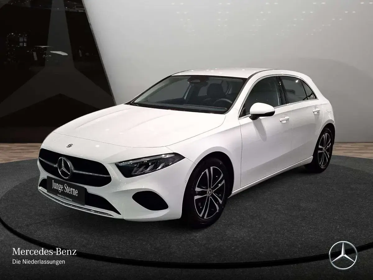 Gebraucht Mercedes A200 Progressive 163 PS (119 kW) 2025 Weiß Limousine