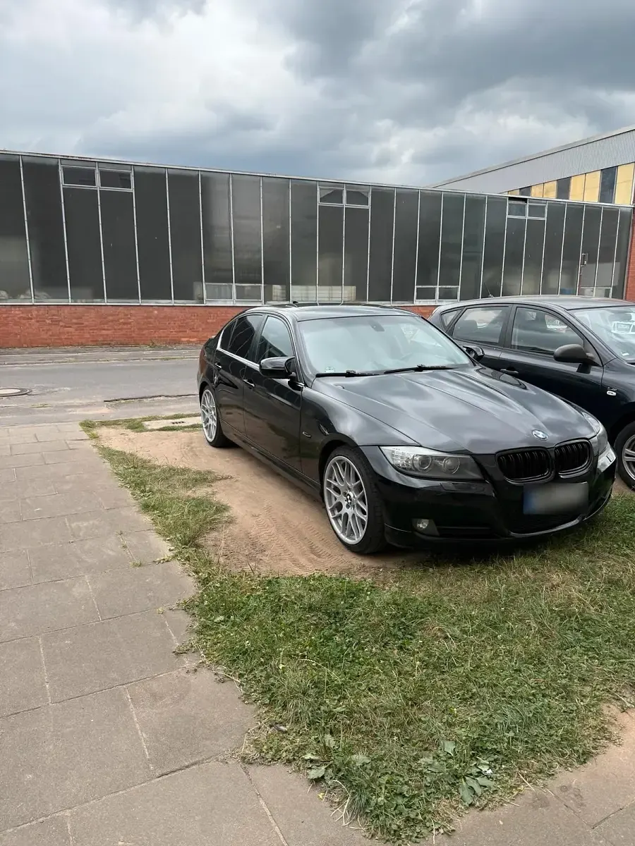 Gebraucht BMW 330 245 PS (180 kW) 2009 Schwarz Limousine
